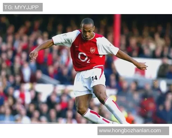 纪念已故足球传奇人物他的一生与足坛贡献